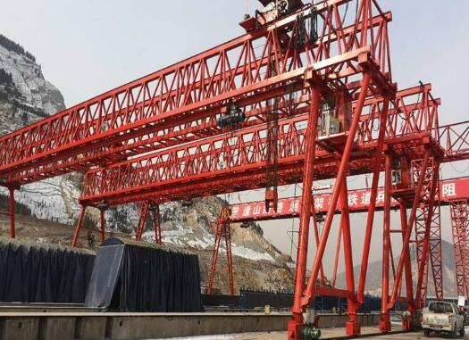 江苏门式糖心视频免费看机在装卸搬运原材料时要注意什么?