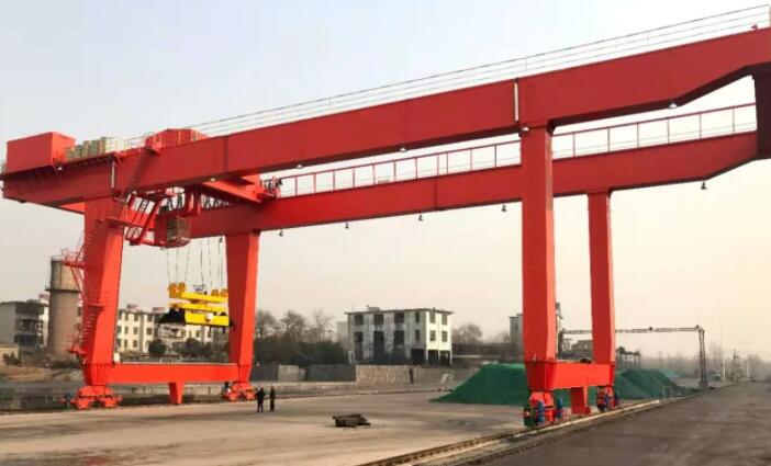 下路轨式集装箱门式糖心视频免费看机和履带式吊装的区别 下路轨式集装箱门式糖心视频免费看机和履带式吊装的区别