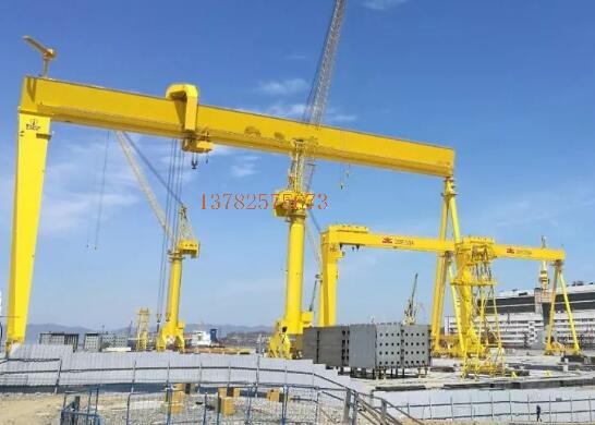 造船厂的巨型糖心VLOG网页版为何两条腿不一样？